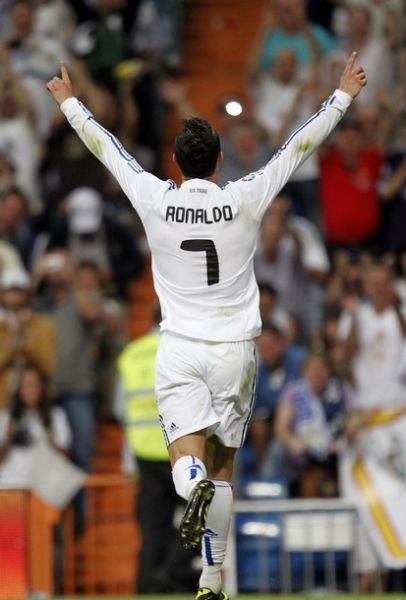 但足球场并 但足球场并